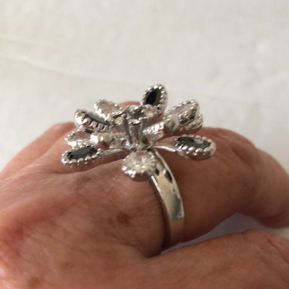 VTG Black Fx Onyx & Clear CZ Flower Silver Color Cocktail Ring Gorgeous Sz.8 - Picture 8 of 9